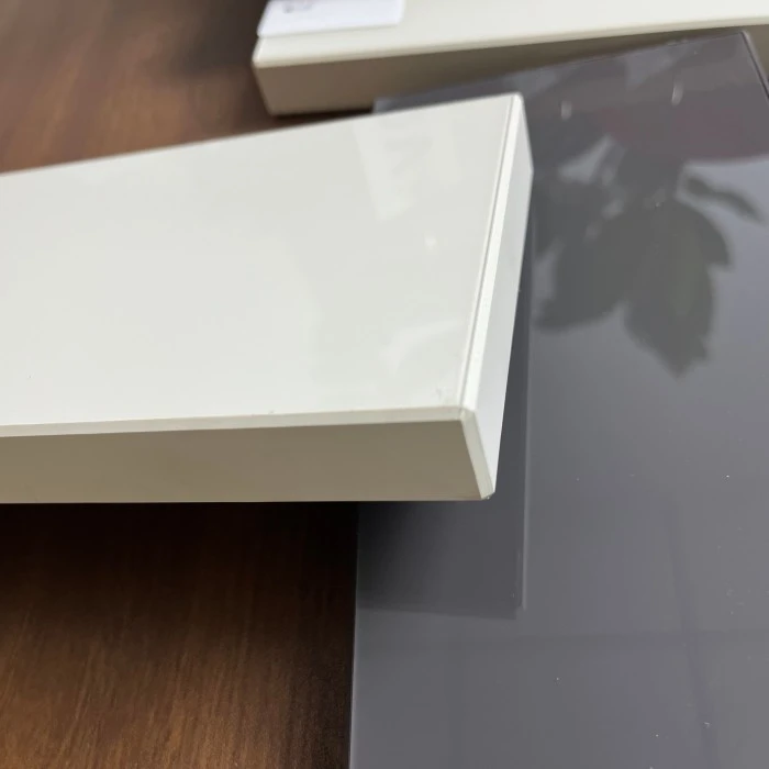 Papan Display Furnitur Akrilik